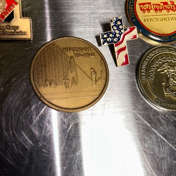 Marine pin and collection. - Picture 4 of 9